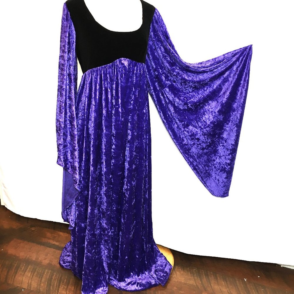 * Renaissance Lady Purple Panne' Velvet w/ blk velvet Bodice Vtg Size 20-22